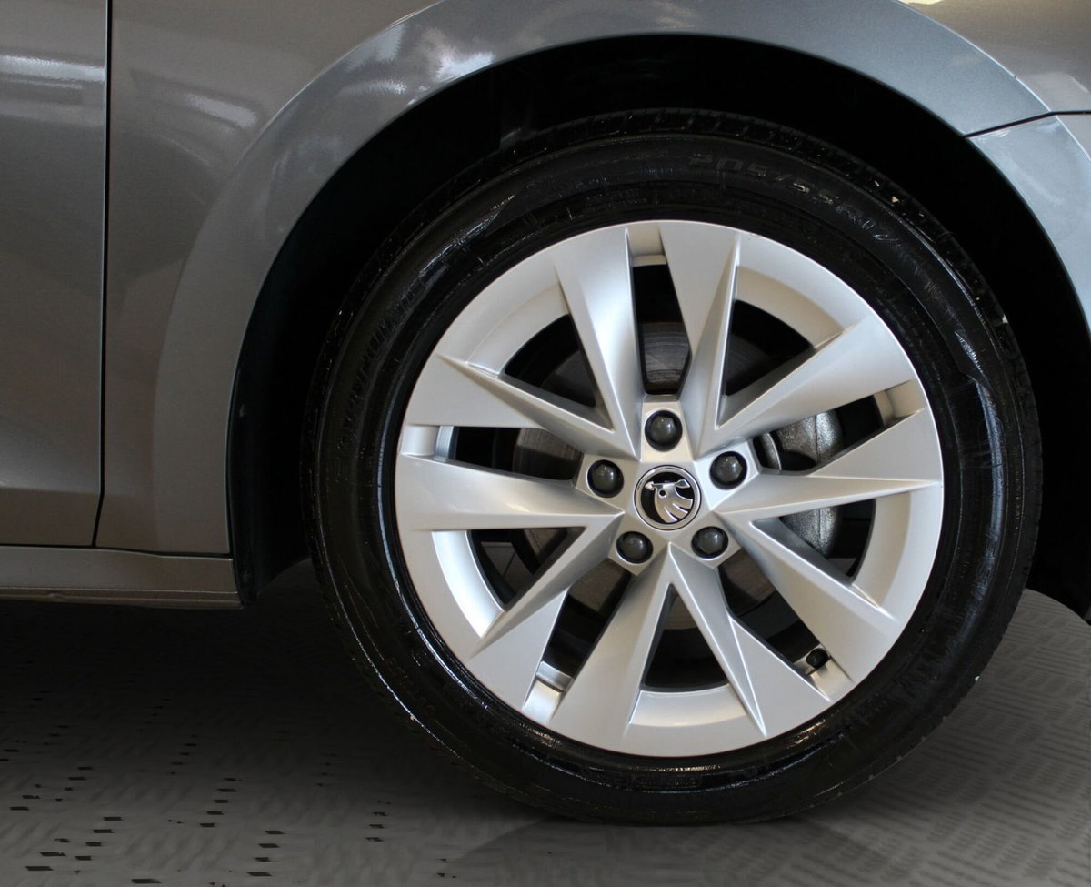 Skoda Octavia Station Wagon 2.0 TDI EVO SCR DSG Wagon Style (4)