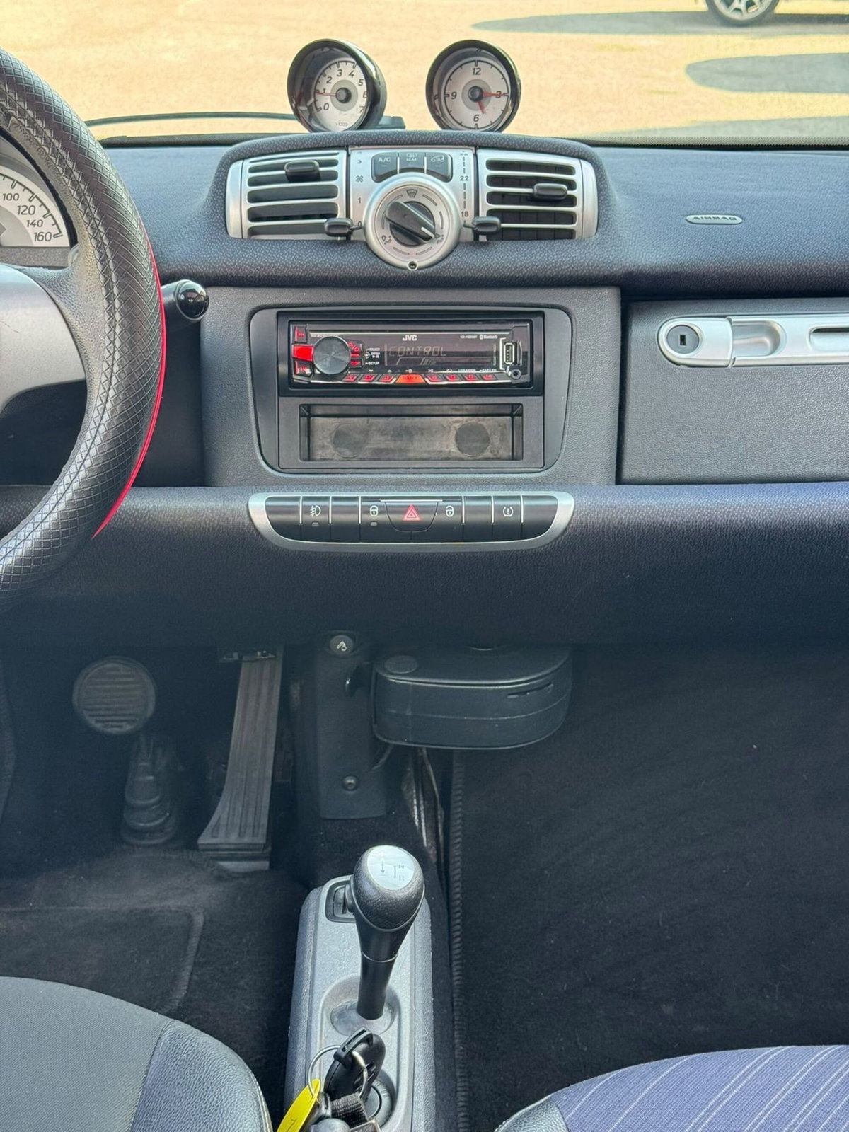 smart Fortwo Cabrio 1000 52 kW MHD cabrio Urbanrunner (13)