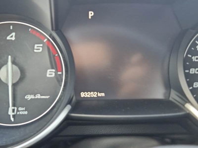 Alfa Romeo Giulia 2.2 Turbodiesel 160 CV AT8 Business (6)
