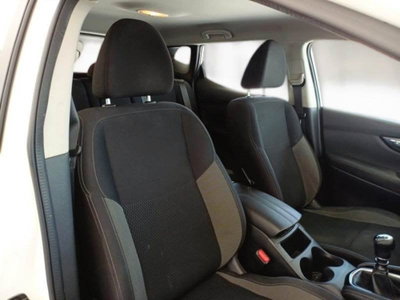Nissan Qashqai 1.3 DIG-T 140 CV Business (6)
