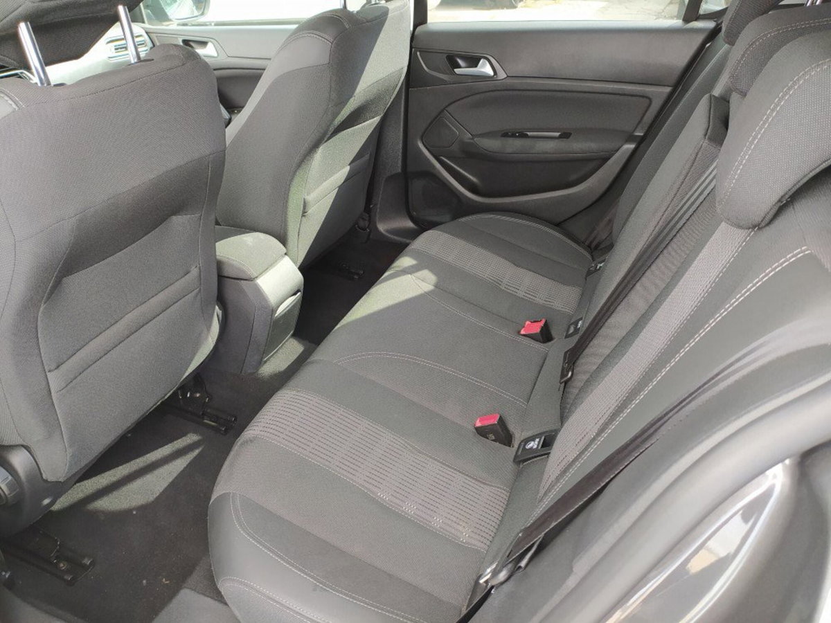 Peugeot 308 PureTech Turbo 130 S&S Allure Pack (17)
