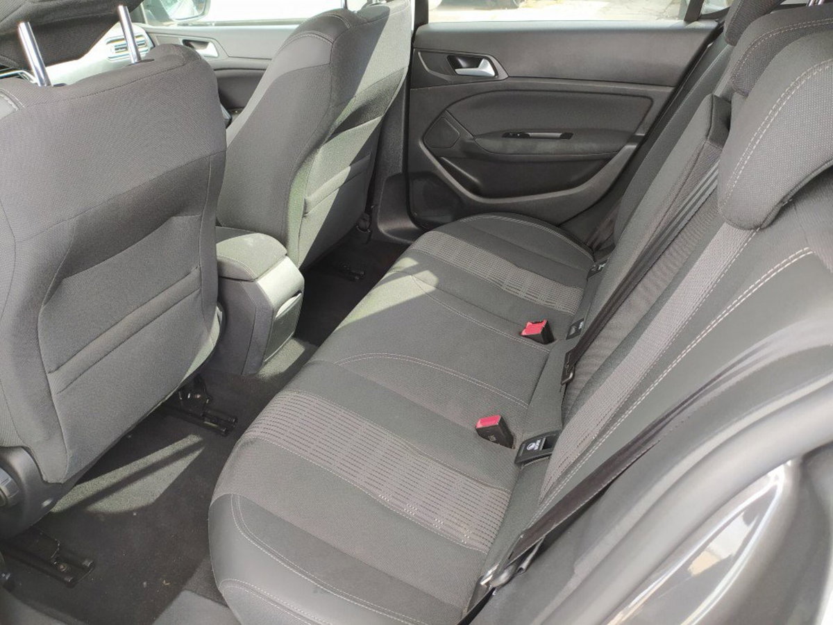 Peugeot 308 PureTech Turbo 130 S&S Allure Pack (17)