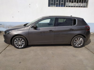Peugeot 308 PureTech Turbo 130 S&S Allure Pack (4)