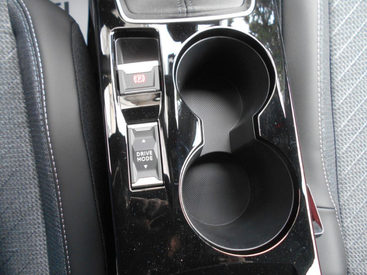 Peugeot 2008 PureTech 100 S&S Allure (15)