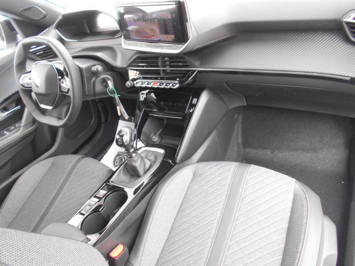 Peugeot 2008 PureTech 100 S&S Allure (4)