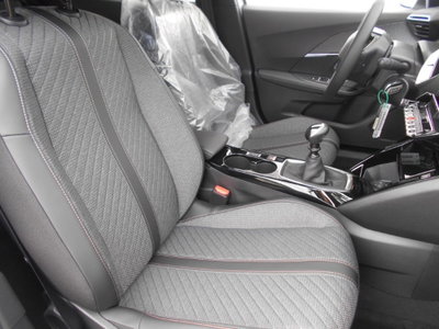 Peugeot 2008 PureTech 100 S&S Allure (6)
