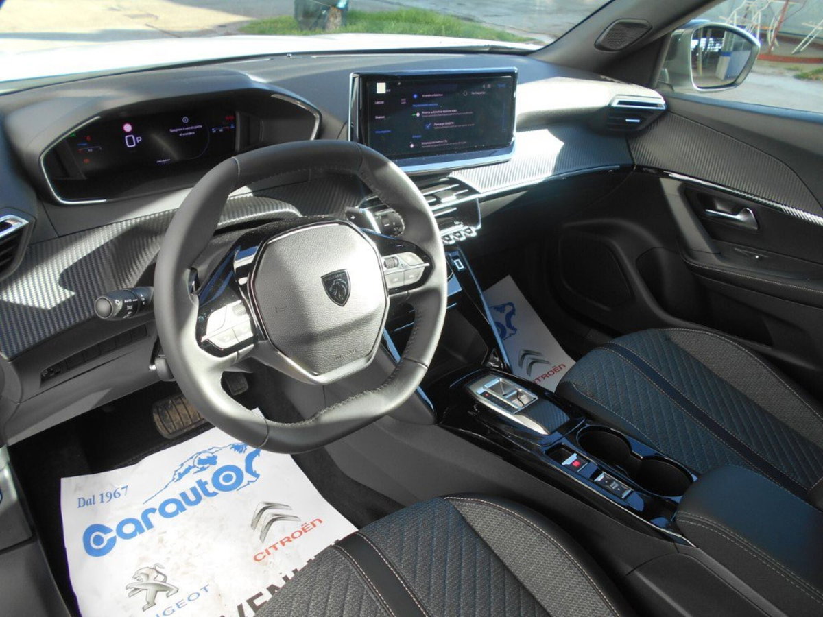 Peugeot 2008 PureTech 130 S&S EAT8 Allure Pack (4)