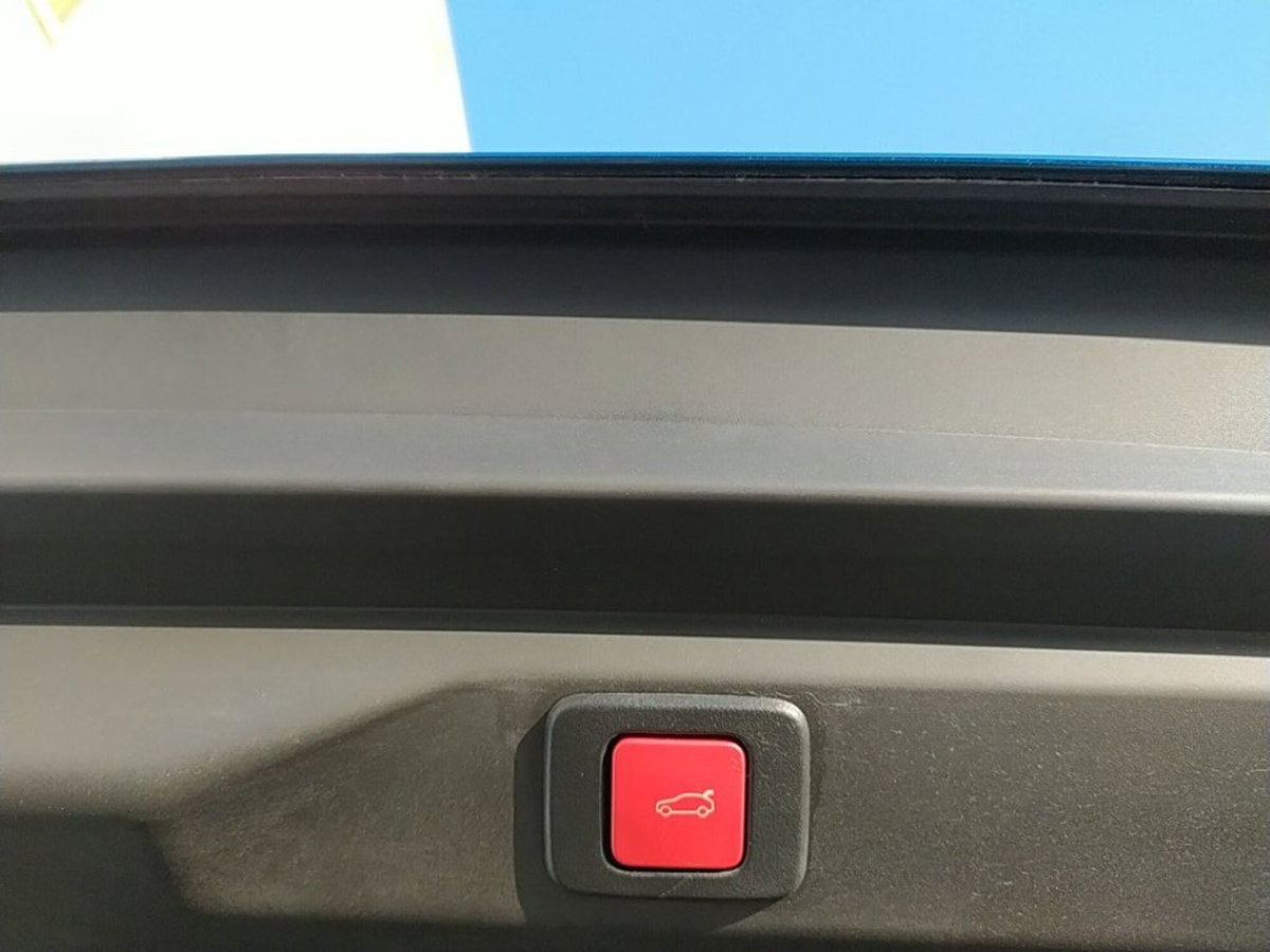 Peugeot 3008 1.2 hybrid GT Exclusive 145cv e-dcs6 (19)