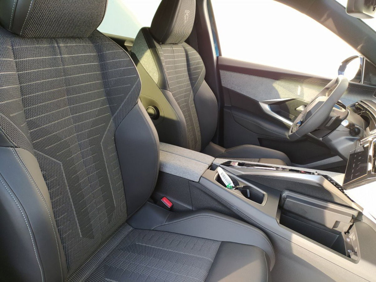 Peugeot 3008 1.2 hybrid GT Exclusive 145cv e-dcs6 (6)