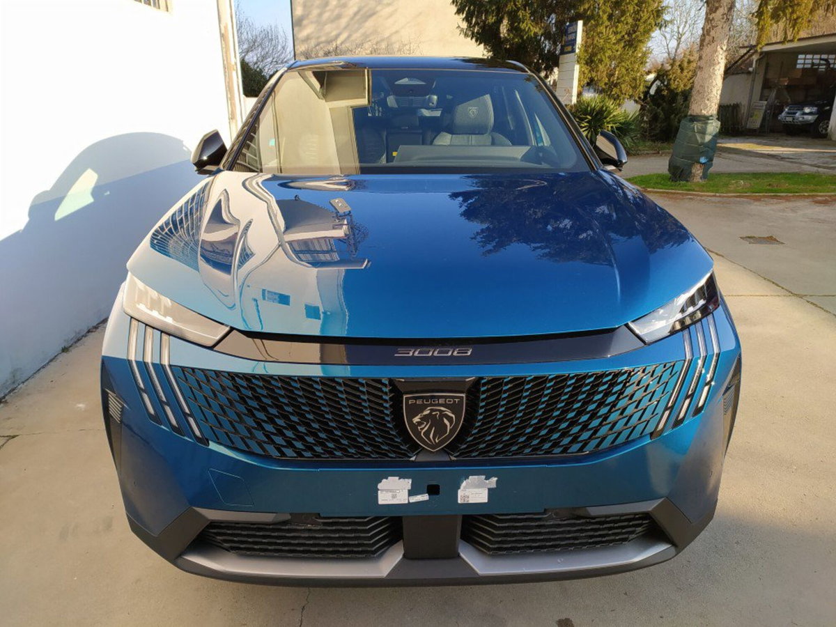 Peugeot 3008 1.2 hybrid GT Exclusive 145cv e-dcs6 (9)