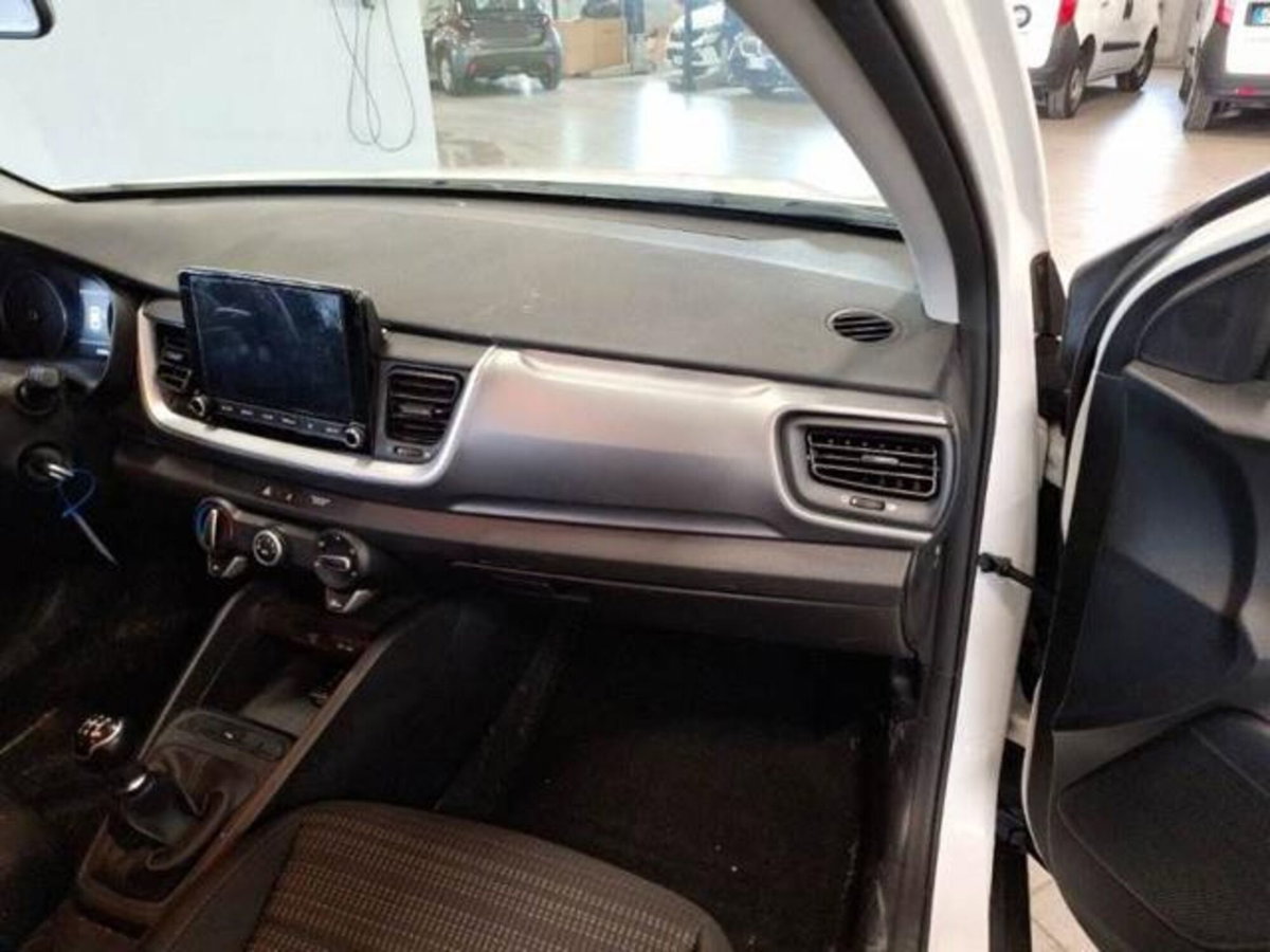 Kia Stonic 1.2 DPI Style (19)