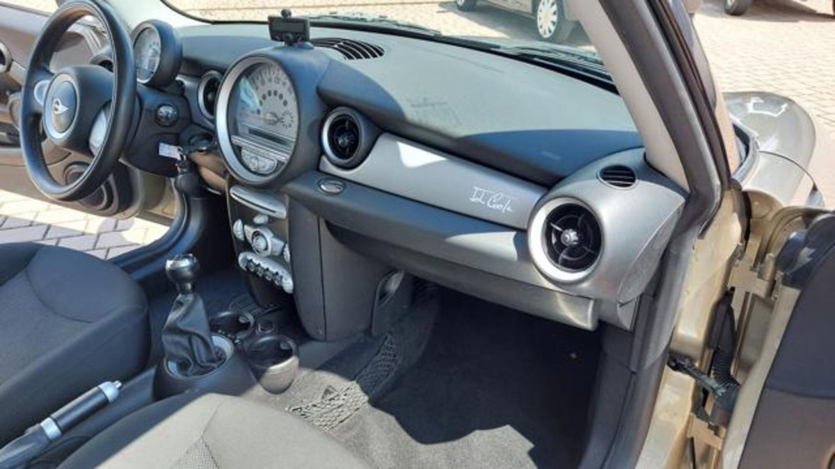 MINI Mini 1.6 16V Cooper D (12)
