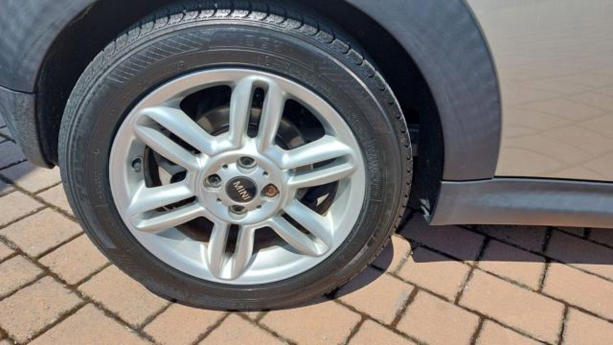 MINI Mini 1.6 16V Cooper D (15)