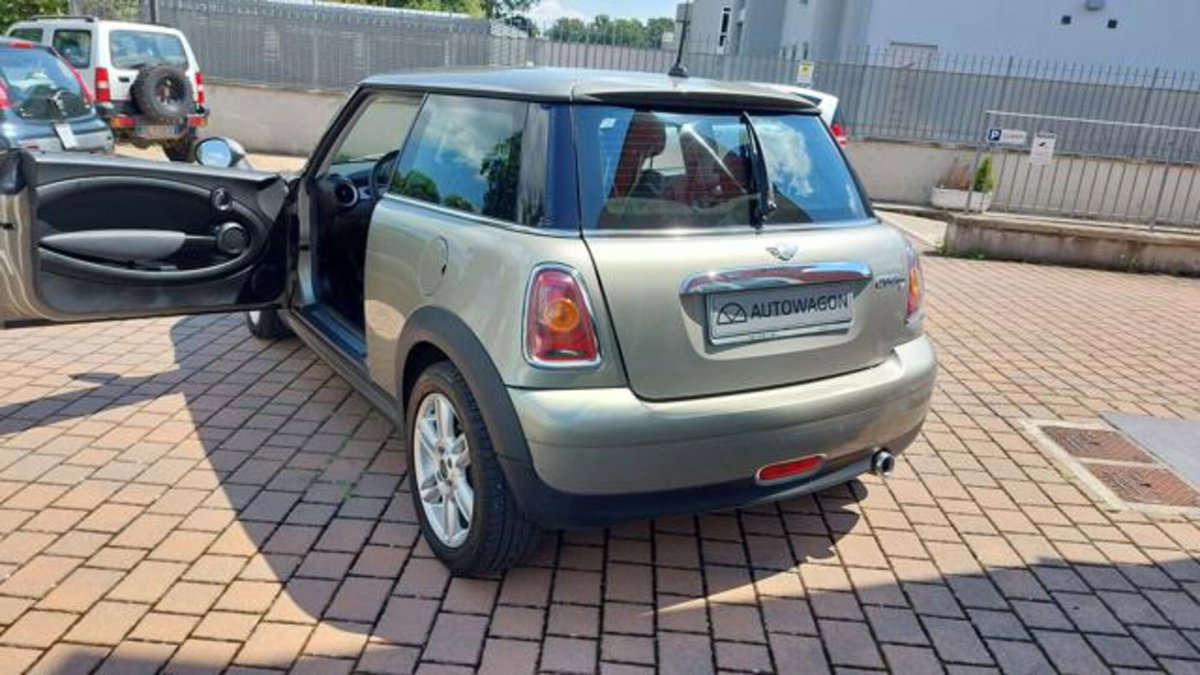 MINI Mini 1.6 16V Cooper D (17)