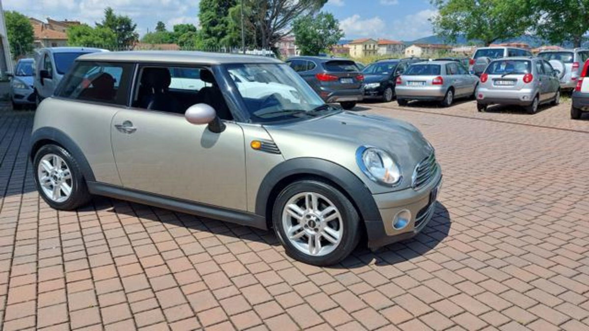 MINI Mini 1.6 16V Cooper D (2)