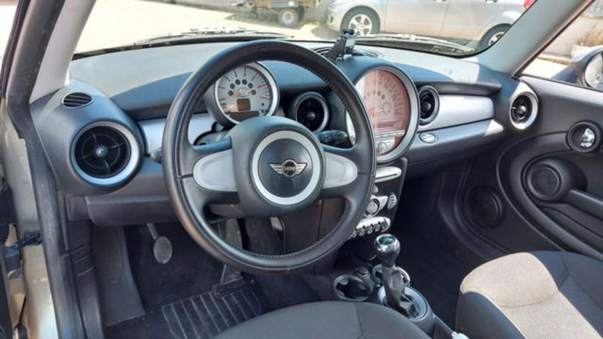 MINI Mini 1.6 16V Cooper D (7)