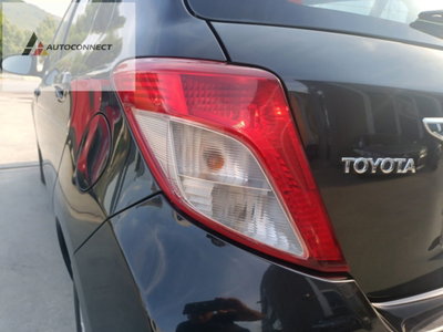 Toyota Yaris 1.0 5 porte Lounge (11)