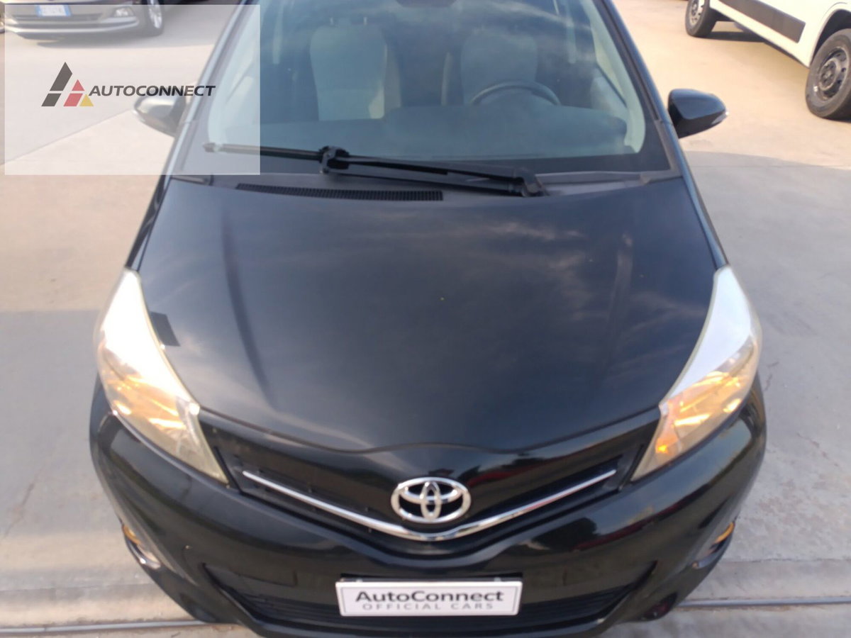 Toyota Yaris 1.0 5 porte Lounge (14)