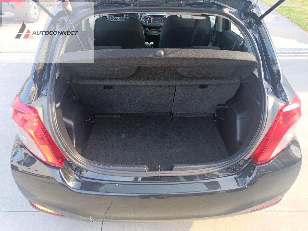 Toyota Yaris 1.0 5 porte Lounge (15)