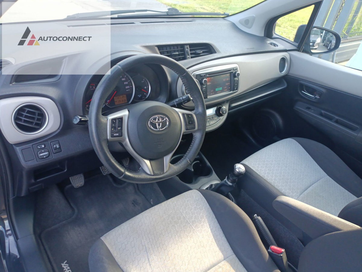 Toyota Yaris 1.0 5 porte Lounge (19)