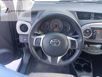 Toyota Yaris 1.0 5 porte Lounge (2)