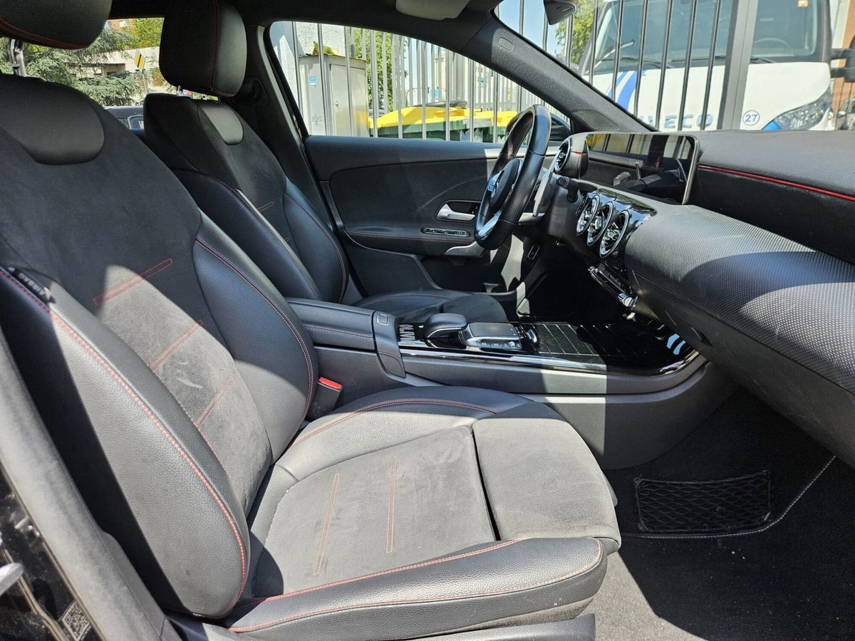 Mercedes-Benz Classe A Sedan 180 d Automatic 4p. Premium (11)