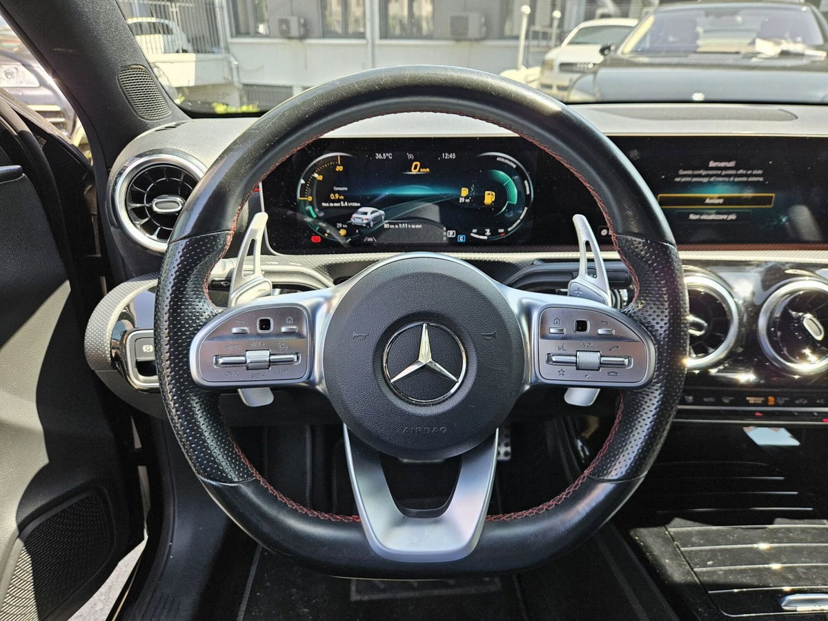 Mercedes-Benz Classe A Sedan 180 d Automatic 4p. Premium (13)