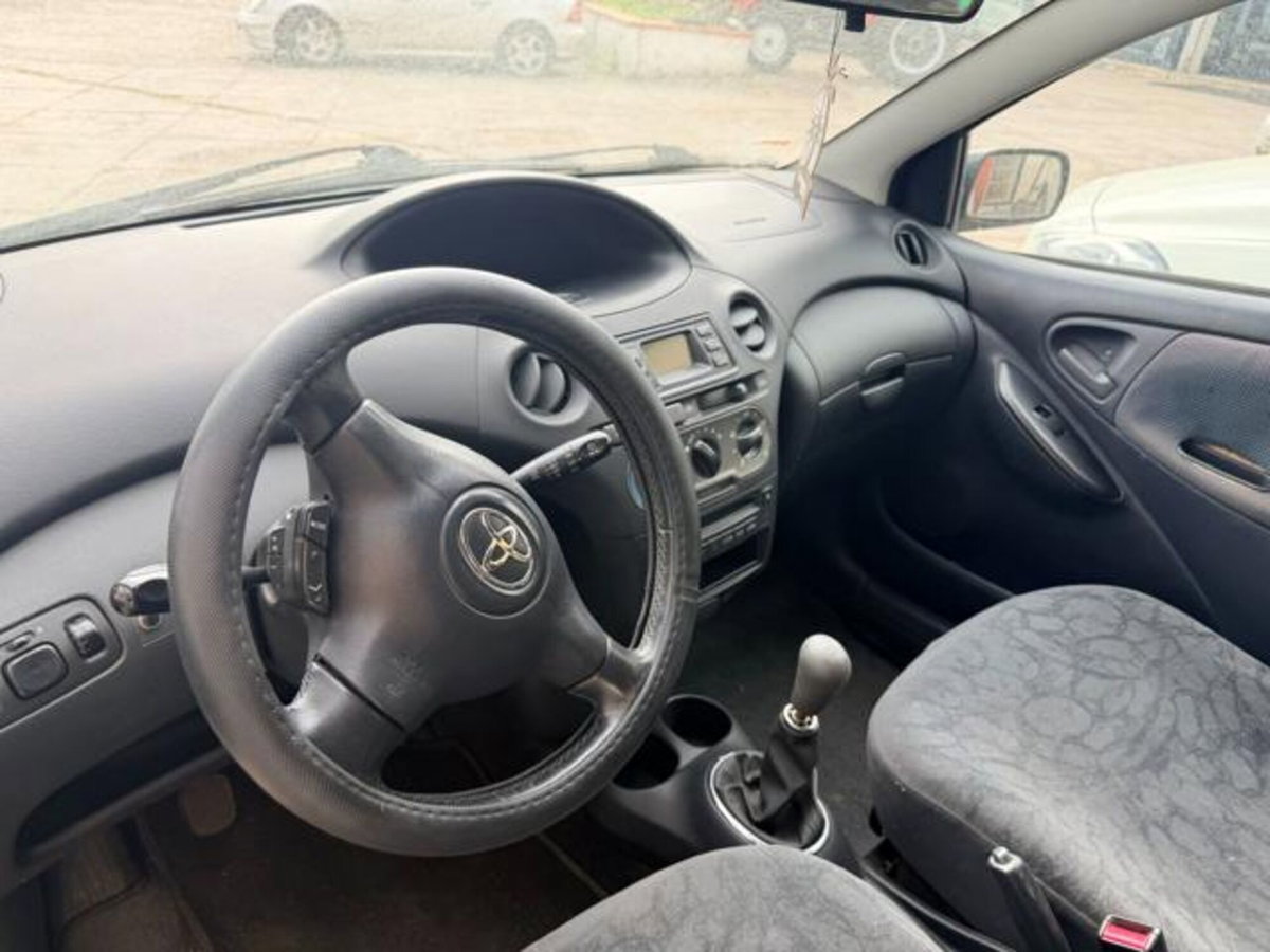 Toyota Yaris 16V cat 3 porte (2)