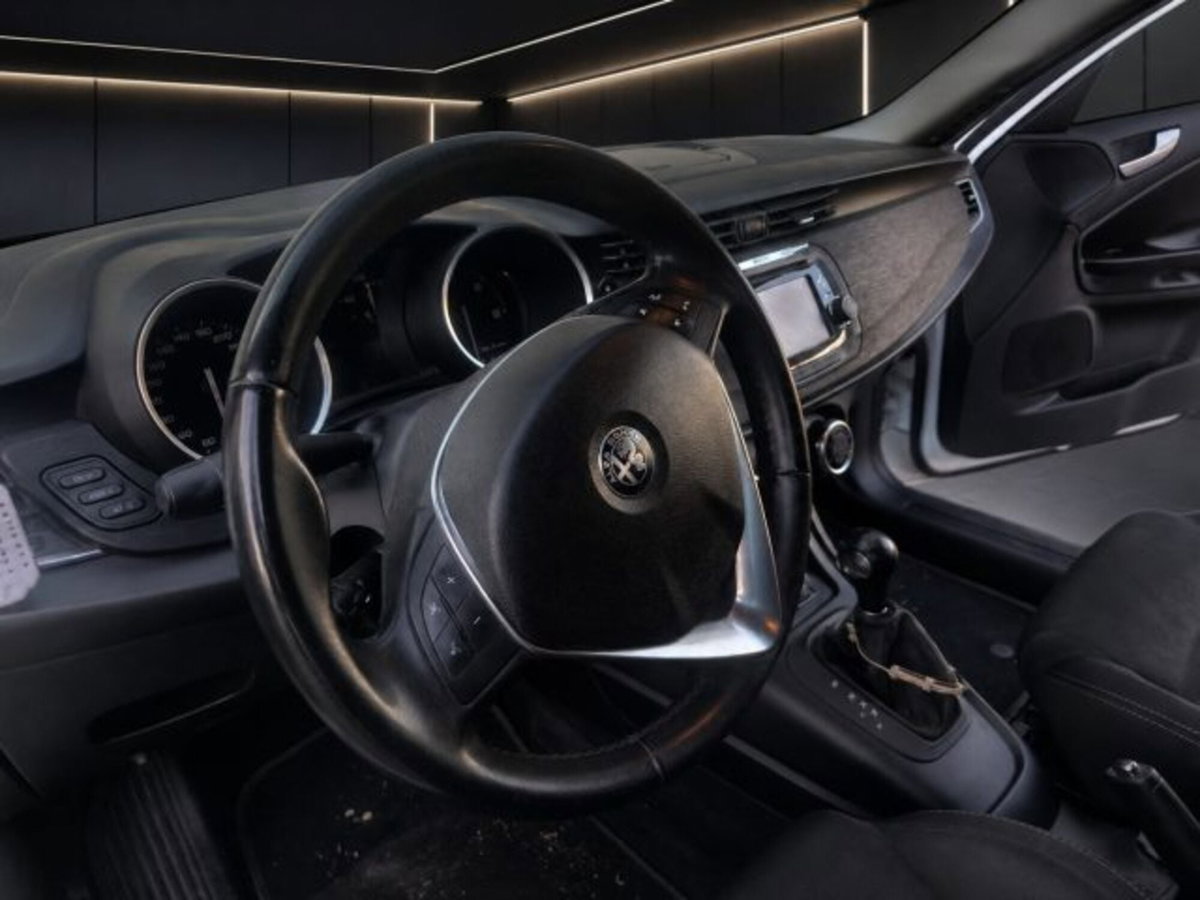 Alfa Romeo Giulietta 1.6 JTDm Super 120cv tct (8)