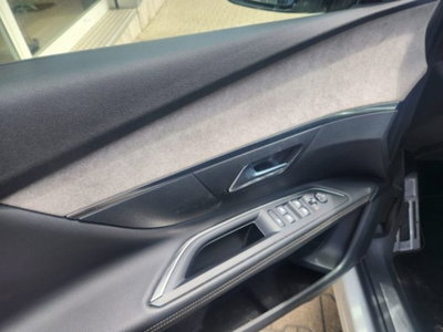 Peugeot 3008 1.2 hybrid GT Exclusive 145cv e-dcs6 (12)