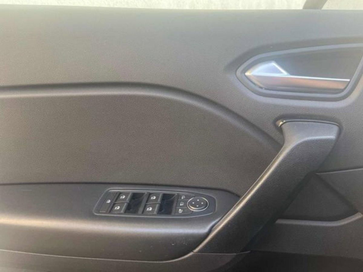 Renault Captur Blue dCi 95 CV Zen (5)