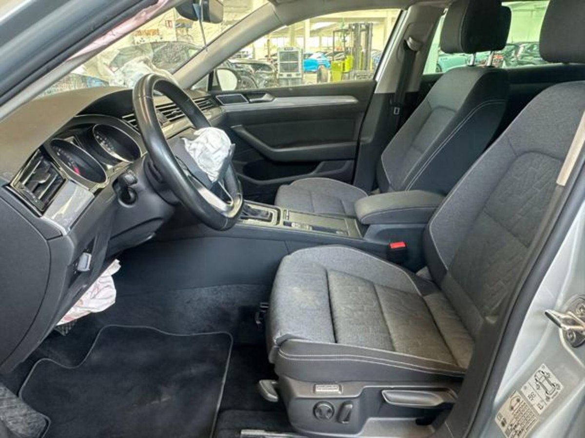 Volkswagen Passat Variant 2.0 TDI SCR 122 CV EVO DSG Business (11)