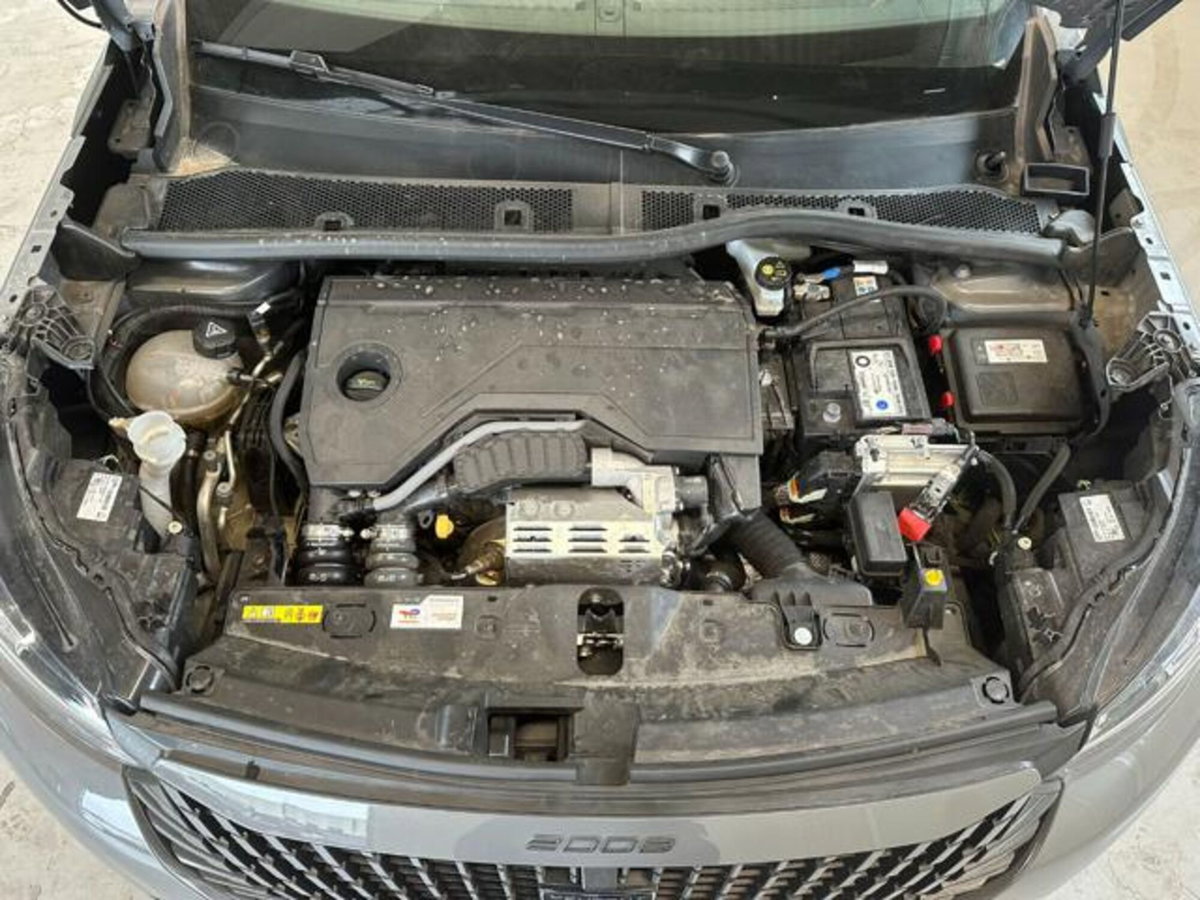 Peugeot 2008 1.2 hybrid Active 136cv e-dcs6 (10)