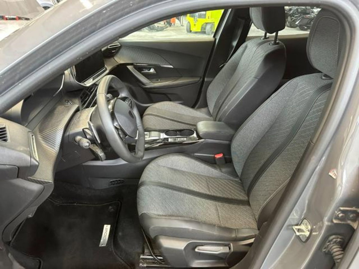 Peugeot 2008 1.2 hybrid Active 136cv e-dcs6 (11)