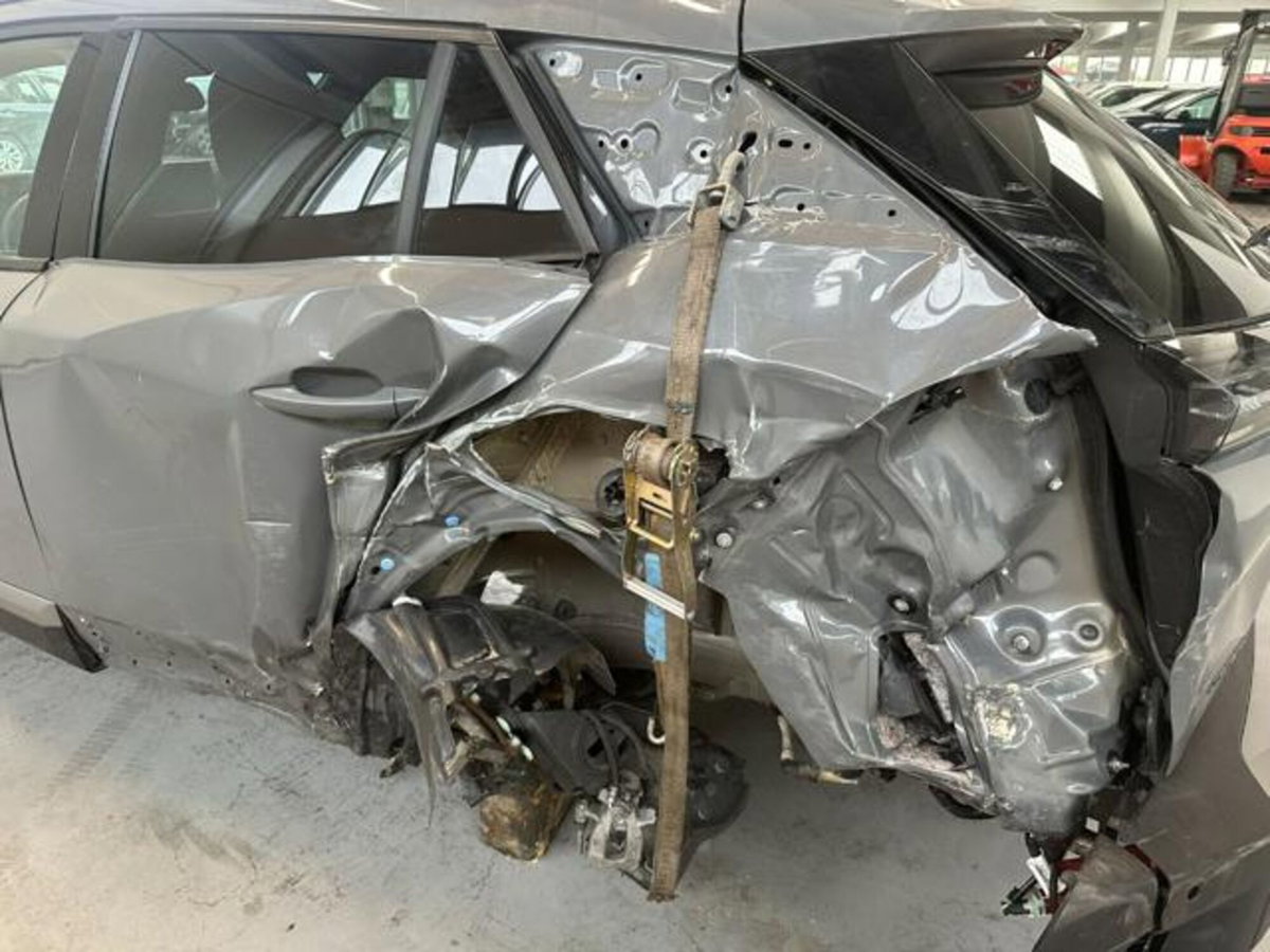 Peugeot 2008 1.2 hybrid Active 136cv e-dcs6 (9)