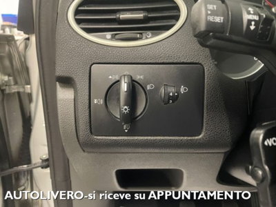 Ford Focus 1.6 TDCi (90CV) 5p. (16)