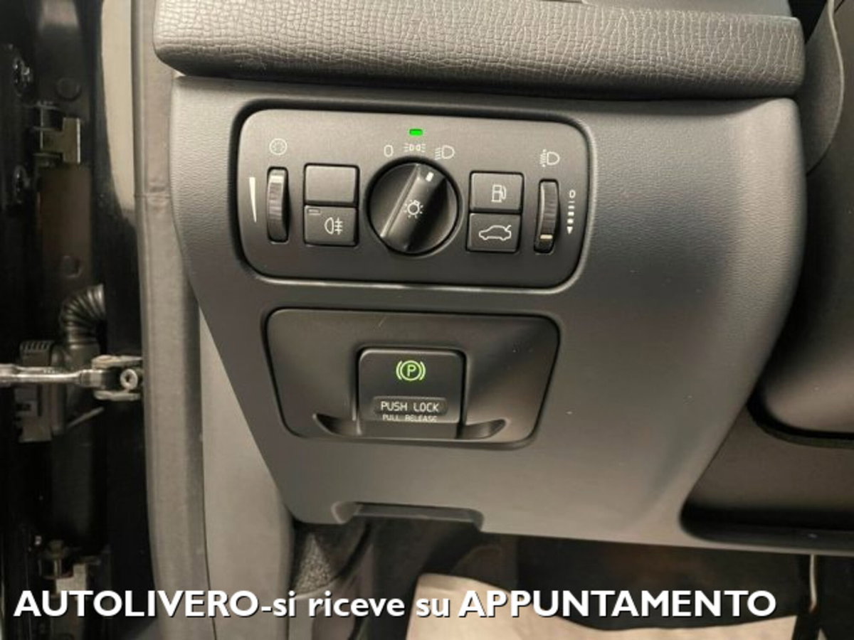 Volvo XC60 D3 AWD Geartronic Kinetic (16)