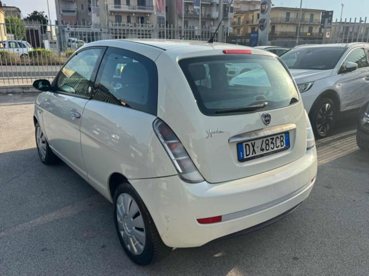 Lancia Ypsilon 1.4 Argento Ecochic GPL (6)