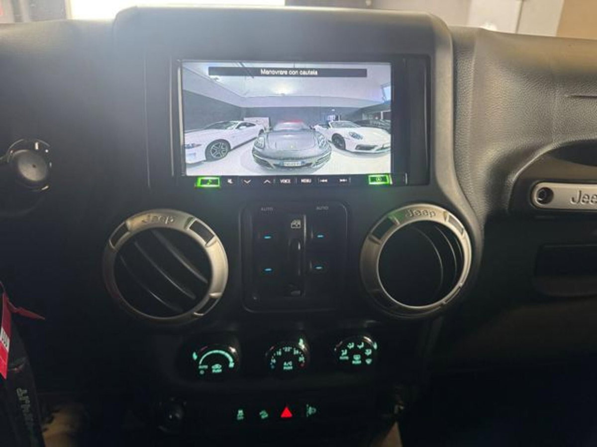Jeep Wrangler Unlimited 2.8 CRD DPF Rubicon Auto (8)
