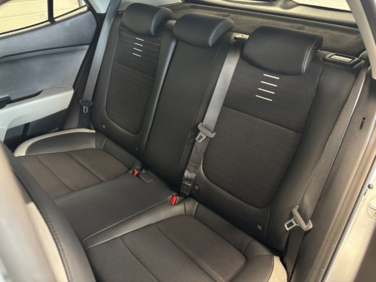 Kia Stonic 1.6 CRDi 115 CV Style (14)