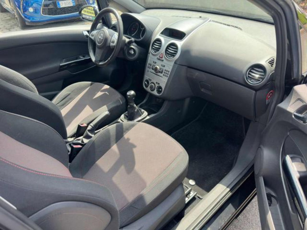 Opel Corsa 1.4 16V 3 porte aut. Sport (7)