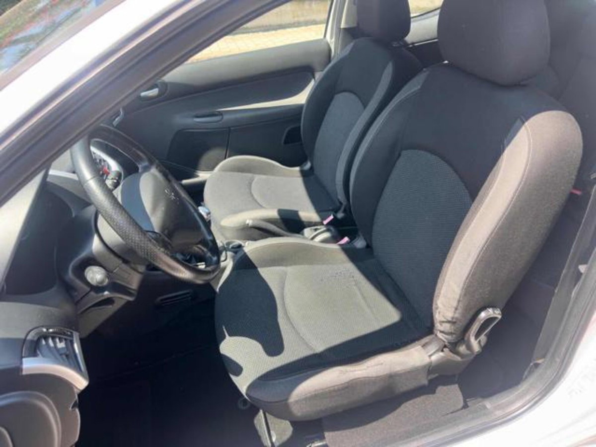 Peugeot 206 60CV 3p. X Line (9)