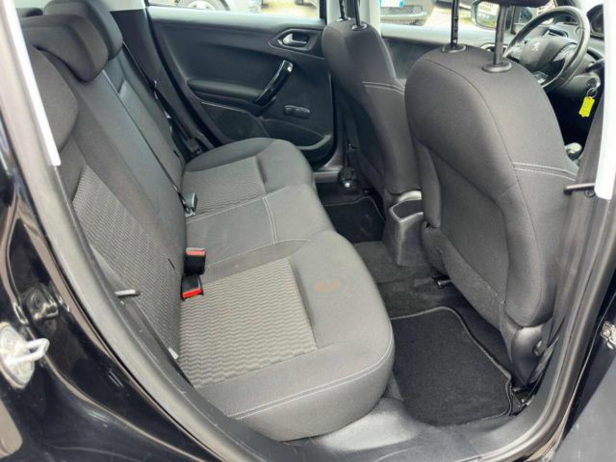 Peugeot 208 82 5 porte Allure (11)