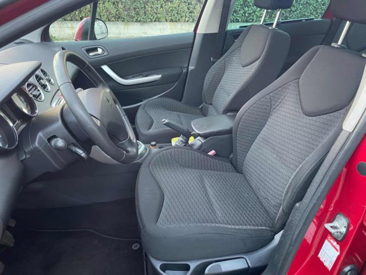 Peugeot 308 SW 1.6 THP 150CV Ciel Féline (10)