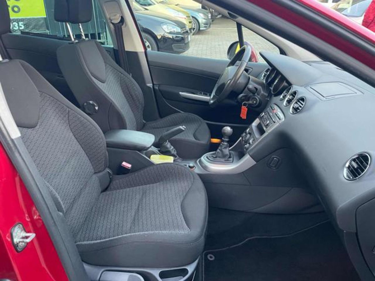 Peugeot 308 SW 1.6 THP 150CV Ciel Féline (11)