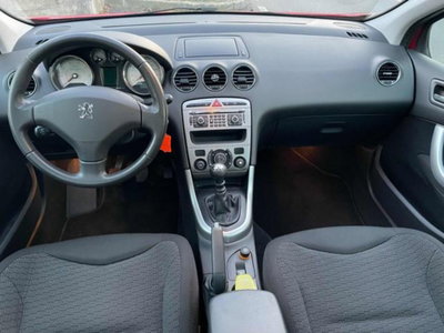 Peugeot 308 SW 1.6 THP 150CV Ciel Féline (14)