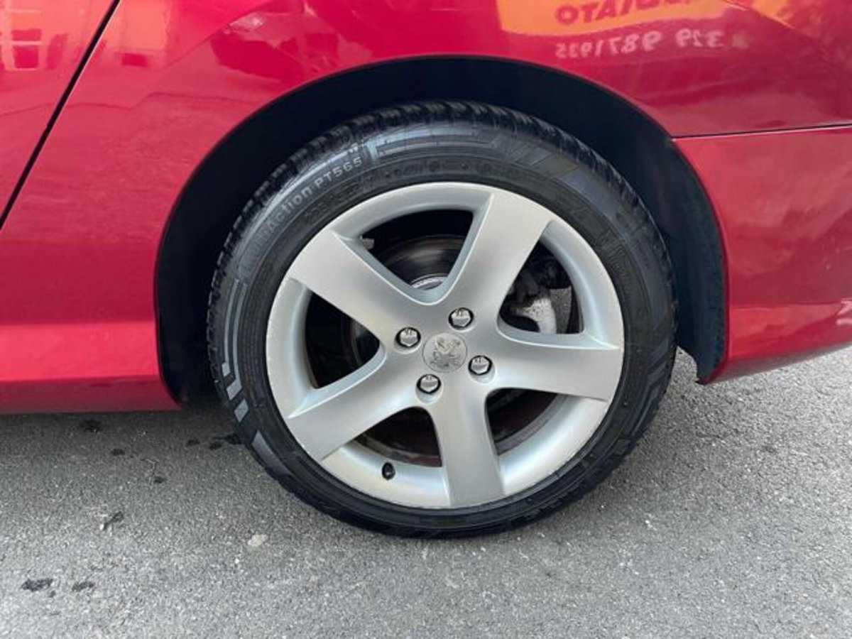 Peugeot 308 SW 1.6 THP 150CV Ciel Féline (18)