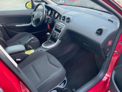 Peugeot 308 SW 1.6 THP 150CV Ciel Féline (9)