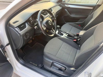 Skoda Octavia Station Wagon 1.6 TDI CR 105 CV Wagon Elegance (11)