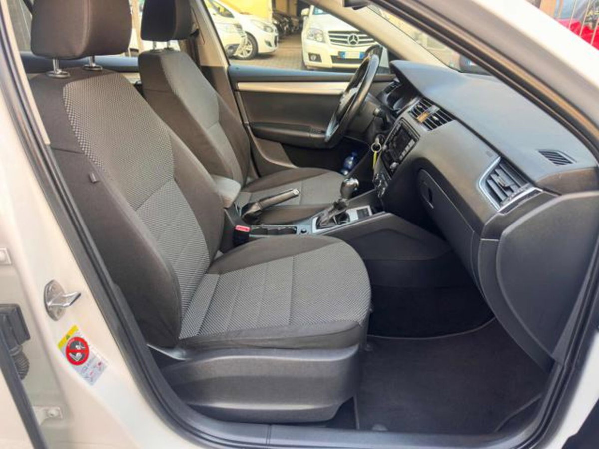 Skoda Octavia Station Wagon 1.6 TDI CR 105 CV Wagon Elegance (15)